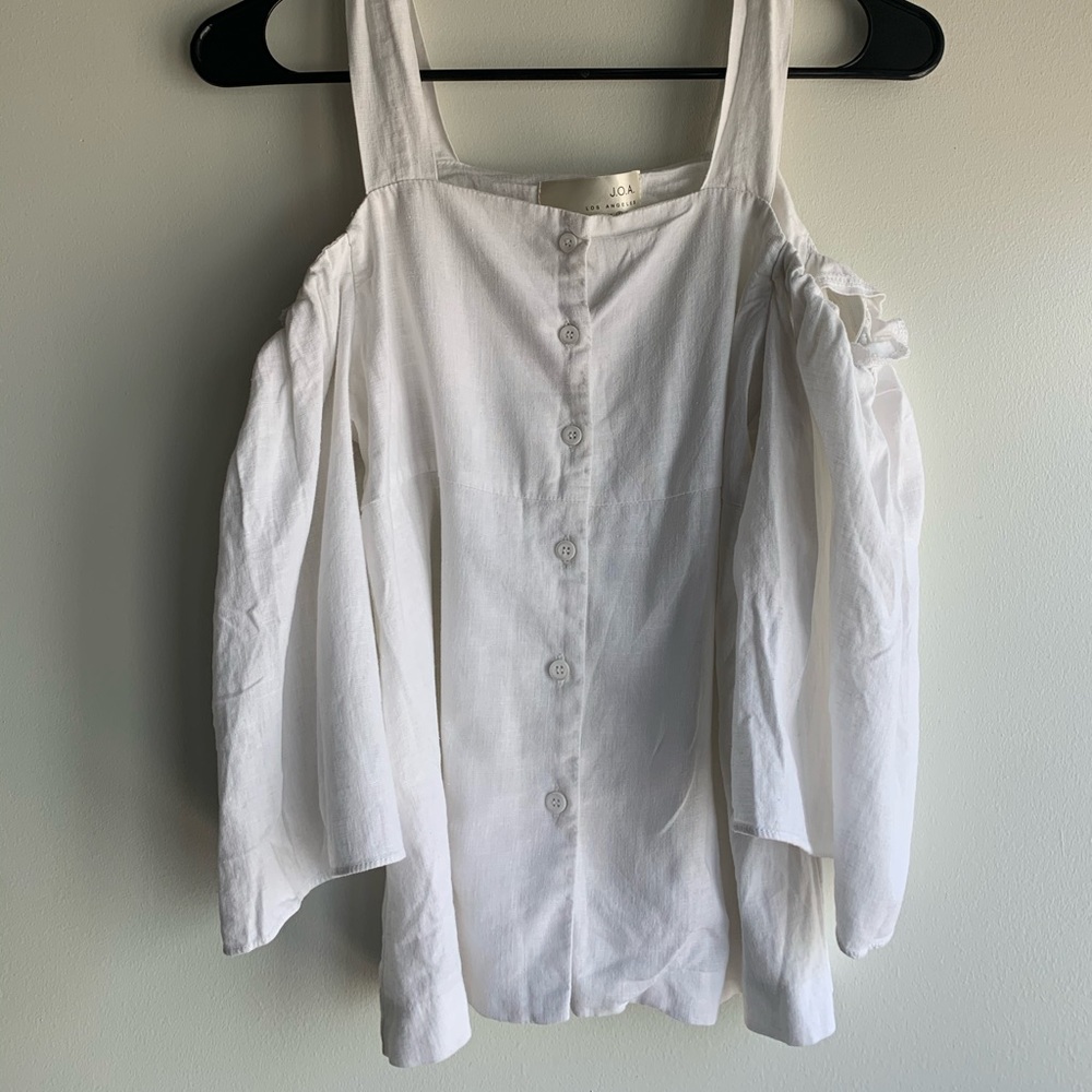 Tank with off the shoulder sleeves